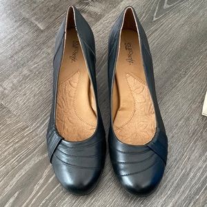 Women’s black pumps size 11